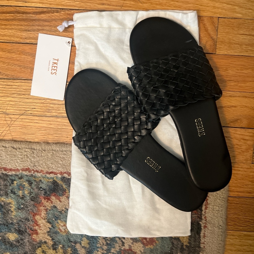 Tkees size 8 sandals - so cute. Worn only 2x and in great condition